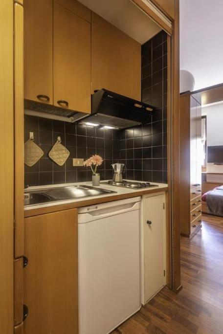 Osti 3 Beautifully Furnished Apartment Милано Екстериор снимка